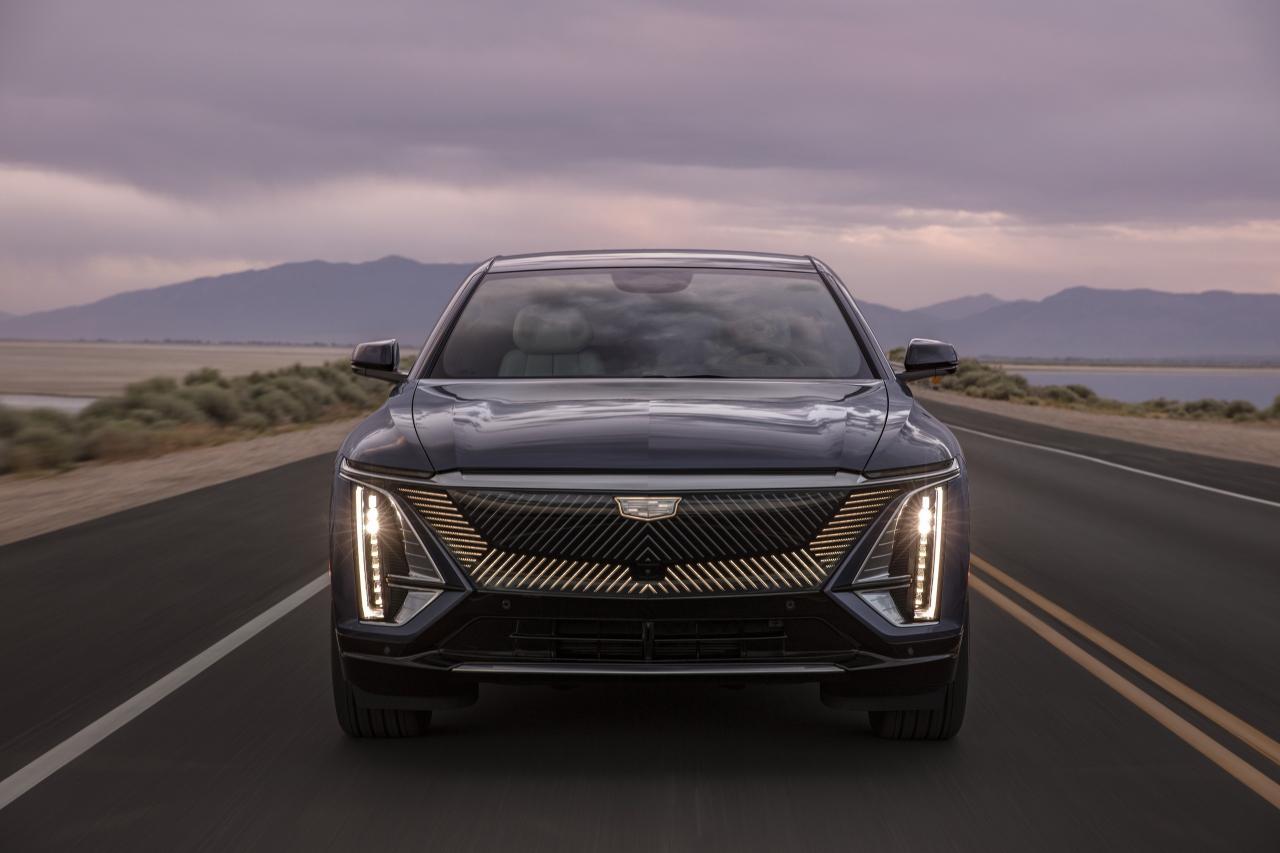 Cadillac suv 2024