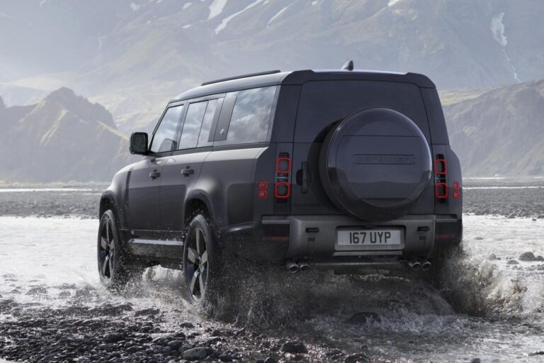 Land rover defender 2024