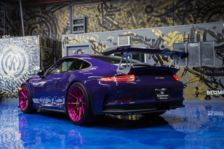 Pink porsche 911 gt3 rs