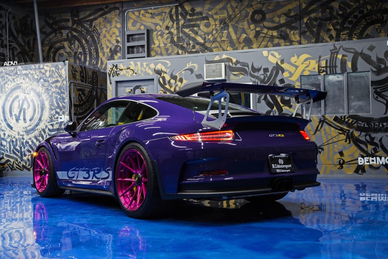 Pink porsche 911 gt3 rs