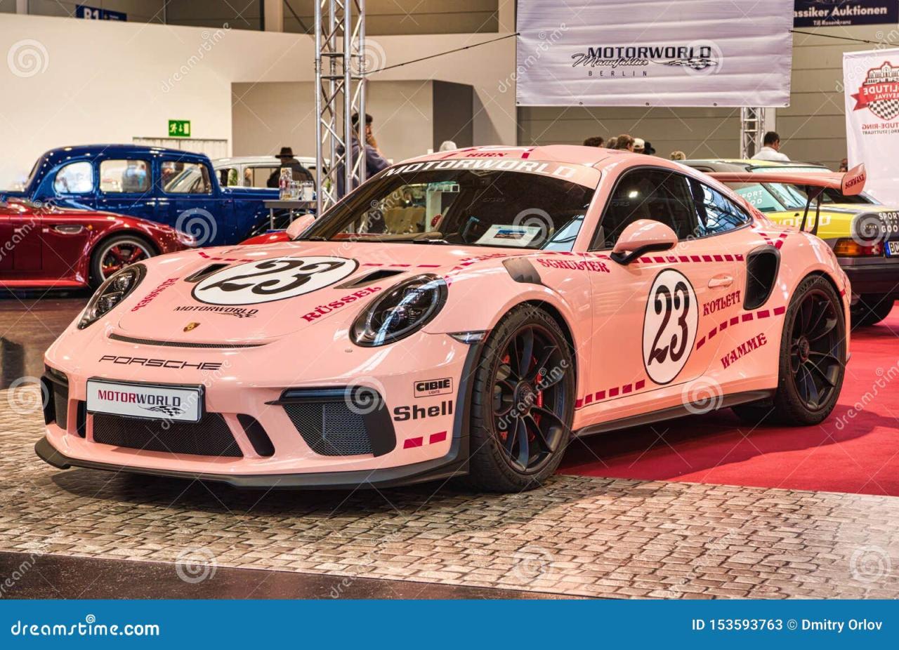 Pink porsche 911 gt3 rs