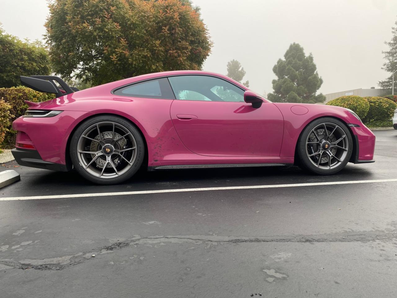 Pink porsche 911 gt3 rs