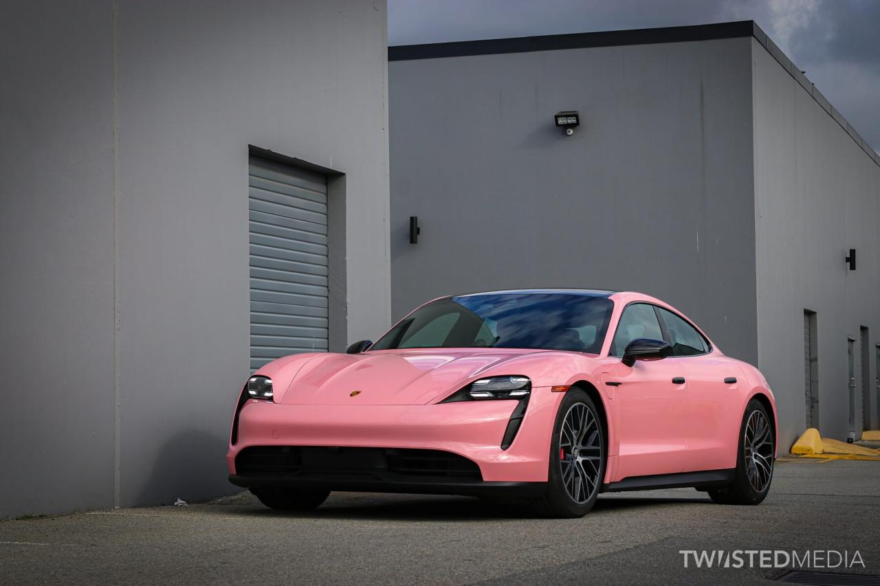 Pink porsche 911 gt3 rs